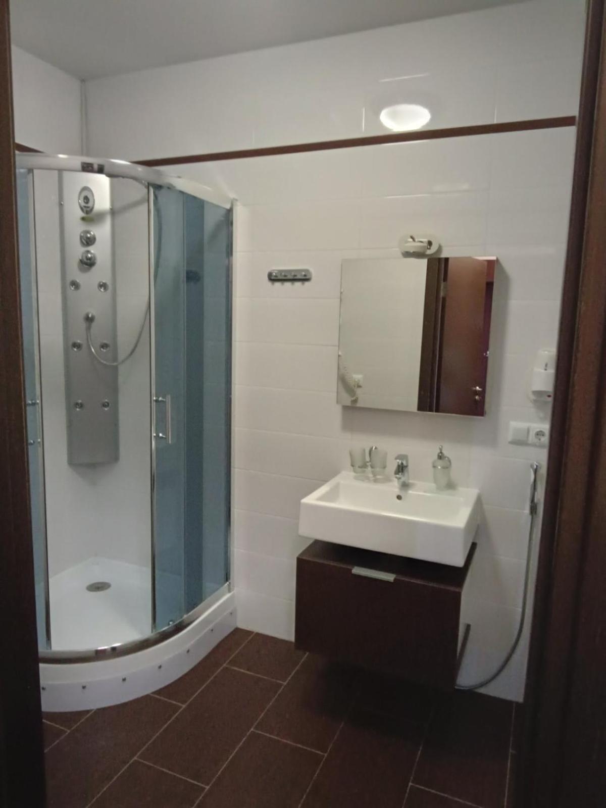 Gosudar Hotel Кропивницкий Екстериор снимка