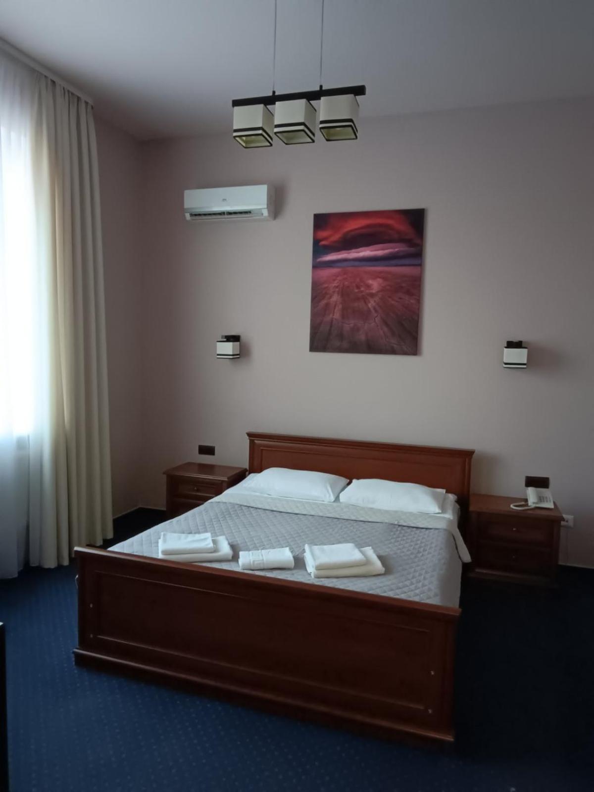 Gosudar Hotel Кропивницкий Екстериор снимка